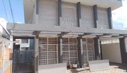 CASA ASSOBRADADA COM 4 QUARTOS SENDO 2 SUITES