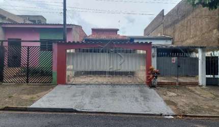 CASA 3 QUARTOS SENDO 1 SUITE VITÓRIA RÉGIA