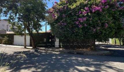 CASA ASSOBRADADA COM 3 QUARTOS SENDO 1 SUITE