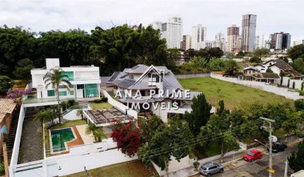 Sobrado de 693m² de area construida com 5 suítes-
Jd.Colinas