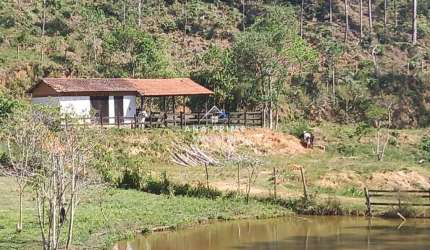 Sítio, em Natividade da Serra , há 14 km do centro - 13 alqueires