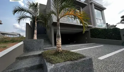 Maravilhosa Casa em Condomínio Fechado - Próximo ao Lago do Taboão !!!