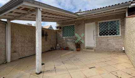Casa semi-mobiliada 3 dormitórios 2 vagas Bairro Areias - Camboriú