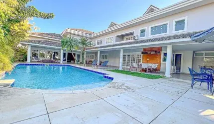 Magnífica Casa à venda Condomínio Malibu Barra da Tijuca com 984m² em terreno de 1008m²  Com 5 Suítes Todas Com Closets Sendo 1 Super Master 6 Vagas