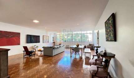 Excelente Apartamento à Venda em Copacabana Andar Alto de 265m² com Sala Ampla 4 Quartos Sendo 1 Suíte com Armários Varanda 2 Vagas de Garagem