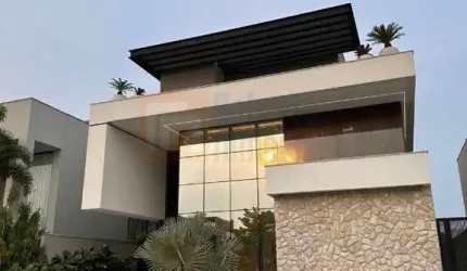 Pronta para Morar! Magnífica Casa à Venda Condomínio Alphaville 904m² Área Útil Terreno de 622m² 5 Suítes Piscina Sauna Varanda Gourmet Churrasqueira