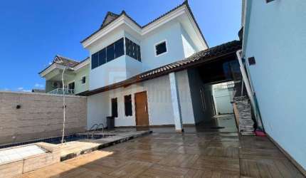 Excelente Casa Triplex à Venda em Vargem Pequena com 220m²  e Terreno 180m² com 3 Quartos Sendo 2 Suítes Piscina Varanda Gourmet 3 Vagas de Garagem