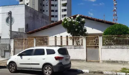 CASA PARA COMÉRCIO OU RESIDENCIAL NO PONTO CENTRAL OPORTUNIDADE