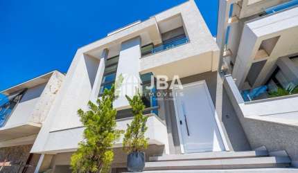 Casa em condomínio com elevador!