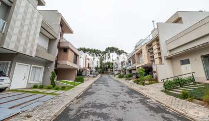 Casa em condomínio no Uberaba!