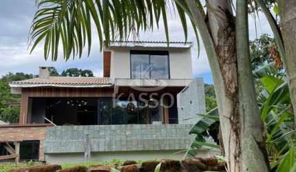 SOBRADO EM CONDOMINIO BEIRA LAGO - PISCINA BORDA INFINITA TRAPICHE QUIOSQUE