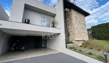 Sobrado no Condominio Treviso com 2 suites e 2 quartos, area gourmet, piscina