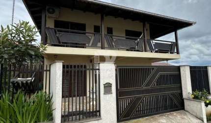 CASA SEMIMOBILIADA COM 4 QUARTOS | RAU