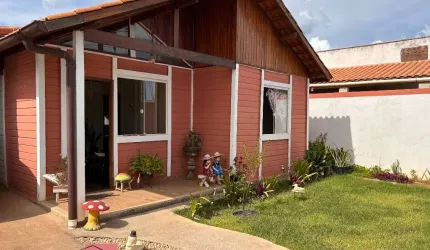 Casa Nova com Lindo Jardim e Vista para a Montanha