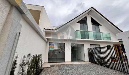Sobrado com 3 quartos  para alugar, 180.00 m2 por R$2900.00  - Pinheirinho - Curitiba/PR