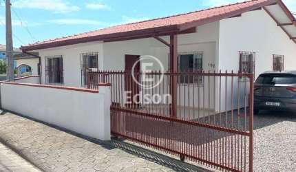 Casa à venda no bairro Barra do Aririú - Palhoça/SC