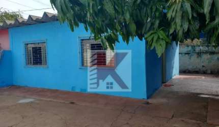 EXCELENTE CASA DE FUNDOS, QUINTAL PRÓXIMO AO CENTRO DE LONDRINA