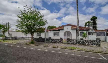 Casa Comercial no Alto da Glória com 6 salas de 228m²