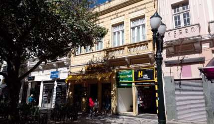 Prédio Comercial com 126,70m², no Centro