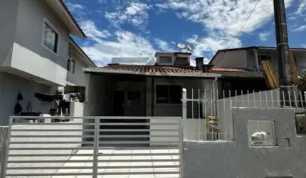 Sobrado para Venda em Palhoça, Bela Vista, 2 dormitórios, 1 banheiro, 2 vagas