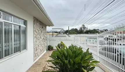 Casa para Venda 04 dormitórios 170m²  em  Barreiros, na cidade de São José / SC