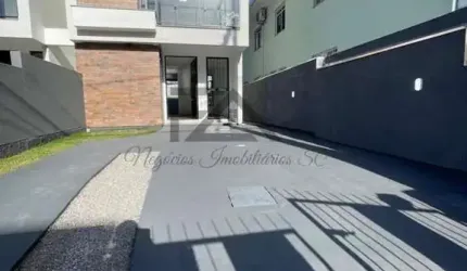 Sobrado para Venda em São José, Areias, 3 dormitórios, 1 suíte, 1 banheiro, 2 vagas
