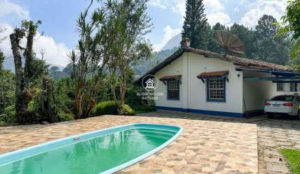 Casa fora de condomínio, 4 quartos, 1880m2 à venda por R$950.000 - Teresópolis
