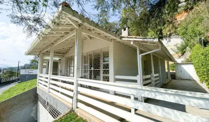 Casa para locação com 4 quartos, 174m2, valor R$6.750, Comary - Teresópolis