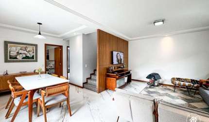 Casa em condomínio com 4 quartos, 218m2 à venda por R$1.100.000 em Teresópolis