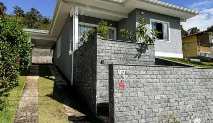 Casa com 3 quartos, 102m2 à venda por R$630.000 - Albuquerque, Teresópolis