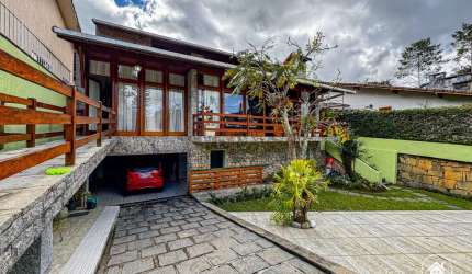 Casa com 4 quartos, 220m2 à venda por R$1.100.000 - iúcas, Teresópolis