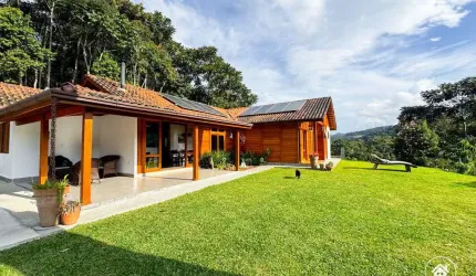 Casa em condomínio com 5 quartos, 2000m2 à venda por R$1.190.000 - Teresópolis