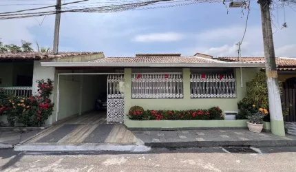 Casa linear com 3 quartos em condomínio na estrada do cachamorra