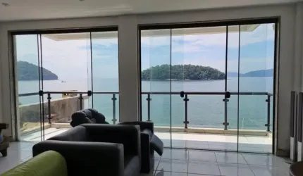 Casa de praia com vista livre para o mar em jacareí