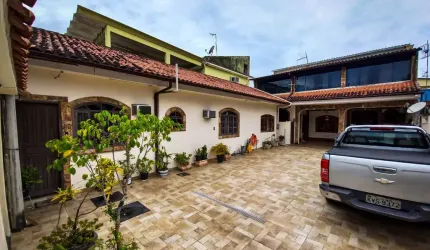 Casa duplex com 3 quartos próxima ao Centro de Campo Grande Rj