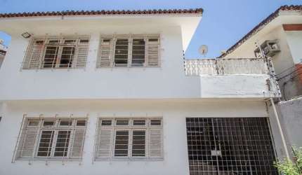 Casa comercial com 8 quartos para alugar Piedade