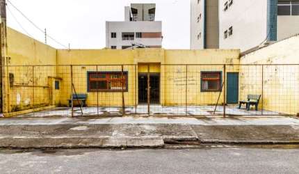 Casa comercial em Piedade com 4 dormitórios à venda