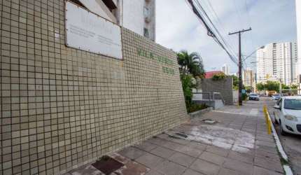 Apartamento com 4 dormitórios à venda em  Candeias