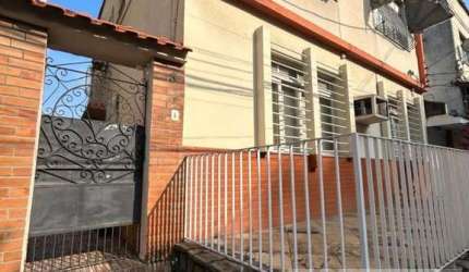 Sobrado para Venda em Niterói, Fonseca, 3 dormitórios, 1 suíte, 2 banheiros