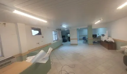 Sala comercial 200 m Rio Vermelho!!!