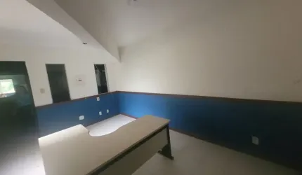Salas espaçosas em um piso no Rio Vermelho