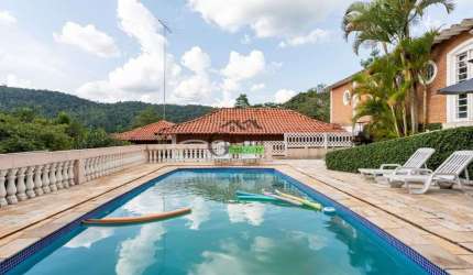Linda Casa em Condomínio