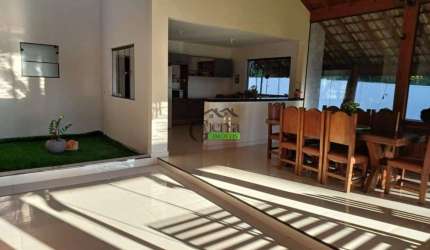 Linda Casa térrea em associação