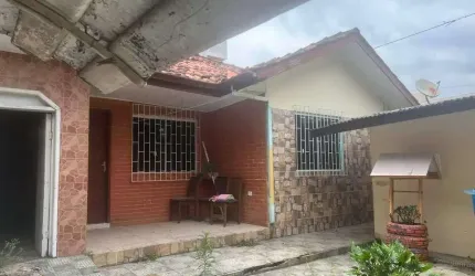 Terreno com duas casas