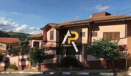 Sobrado com 4 suítes 296 m² a venda no Centro de Guararema/SP