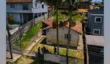 Casa com 2 quartos à venda na Rua Efeso, 9, Paranaguamirim, Joinville por R$ 170.000