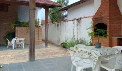 Casa com 3 dormitórios à venda, 325 m² por R$ 800.000,00 - Jardim Residencial Doutor Lessa - Pindamonhangaba/SP