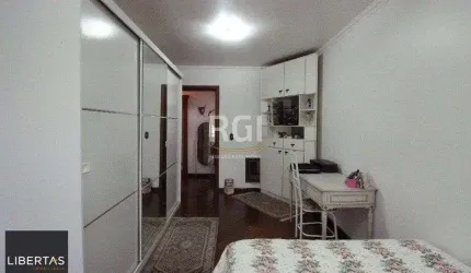 Casa para Venda - 280m², 3 dormitórios, 2 vagas - Petrópolis