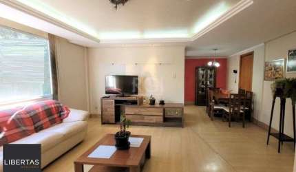 Apartamento no Petrópolis de 2 dormitórios e vaga