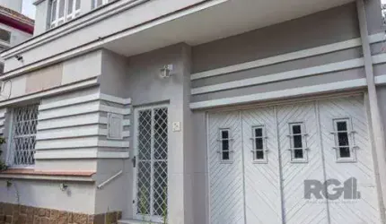 Casa Espaçosa de 3 Dormitórios à Venda no Bairro Moinhos De Vento!